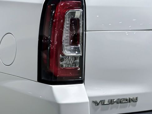 Used 2019 GMC Yukon SLT image 12