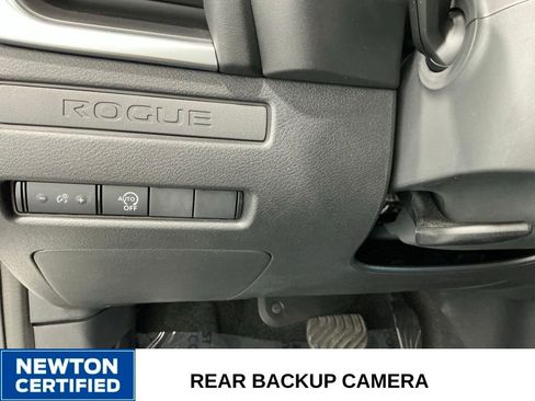 Used 2025 Nissan Rogue S FWD image 30