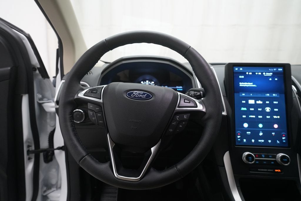 Used 2024 Ford Edge SEL w/ Convenience Package AWD/4WD image 4