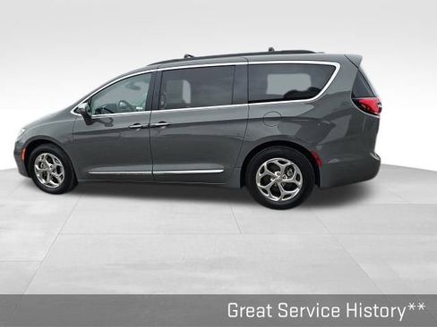 Used 2022 Chrysler Pacifica Limited image 17