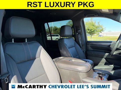 Used 2022 Chevrolet Suburban RST w/ Luxury Package AWD/4WD image 30