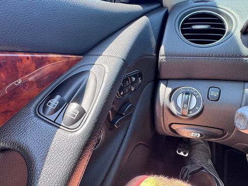 Used 2009 Mercedes-Benz SL 550 w/ Premium I Pkg image 12