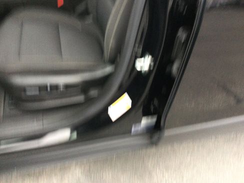 Used 2023 GMC Acadia SLE w/ Driver Convenience Package image 15