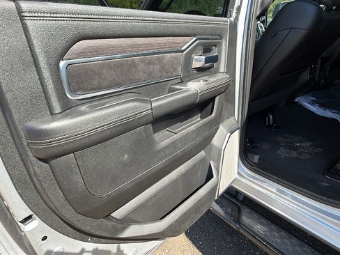 New 2026 RAM 2500 Laramie AWD/4WD image 19