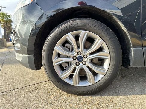 Used 2022 Ford Edge Titanium w/ Equipment Group 301A image 3