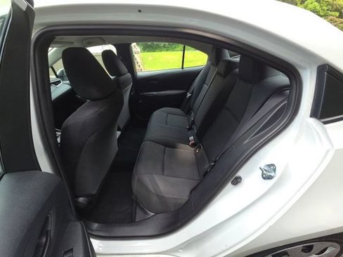 Used 2025 Toyota Corolla LE FWD image 30