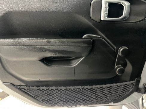 Used 2023 Jeep Gladiator Sport image 15