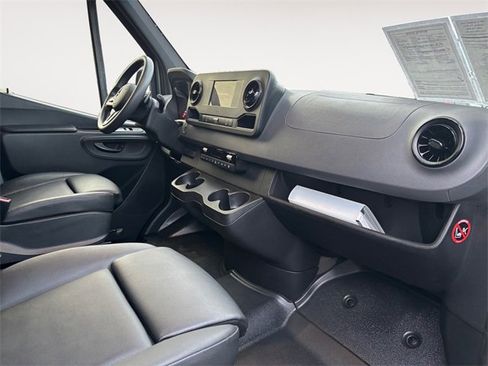 Used 2019 Mercedes-Benz Sprinter 2500 image 11