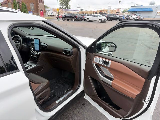 Used 2022 Ford Explorer King Ranch w/ Premium Technology Package AWD/4WD image 28