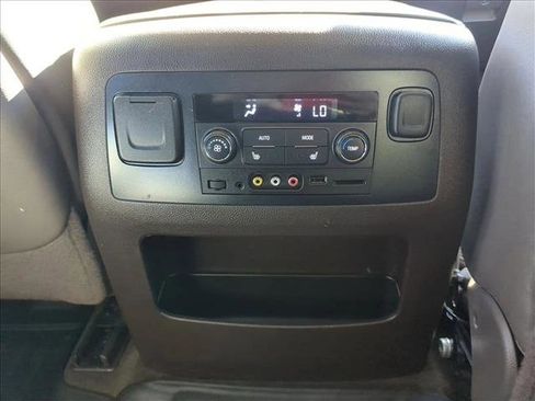 Used 2015 GMC Yukon Denali w/ Premium Package image 18