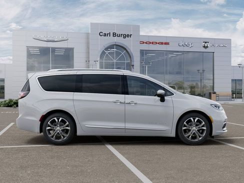 New 2026 Chrysler Pacifica Pinnacle image 21