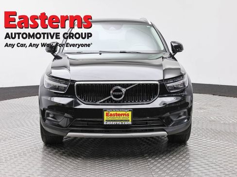 Used 2022 Volvo XC40 T5 Momentum AWD/4WD image 2