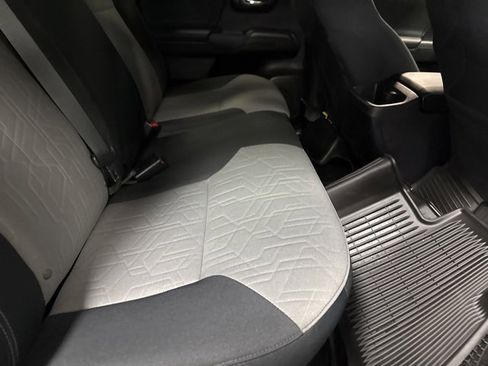 Used 2020 Toyota Tacoma TRD Sport image 12