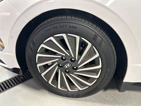 Used 2025 Hyundai Sonata Limited FWD image 9
