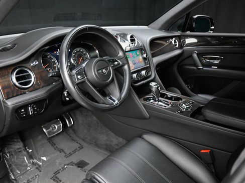 Used 2019 Bentley Bentayga AWD/4WD image 50