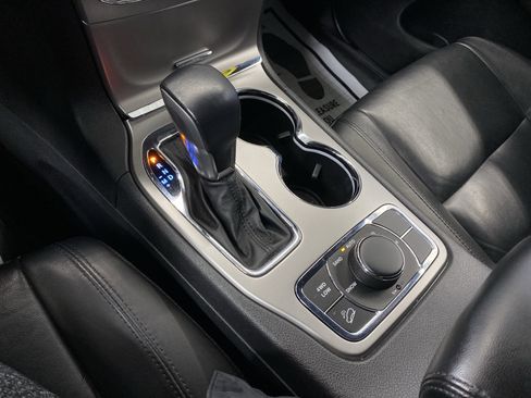 Used 2018 Jeep Grand Cherokee Limited image 15