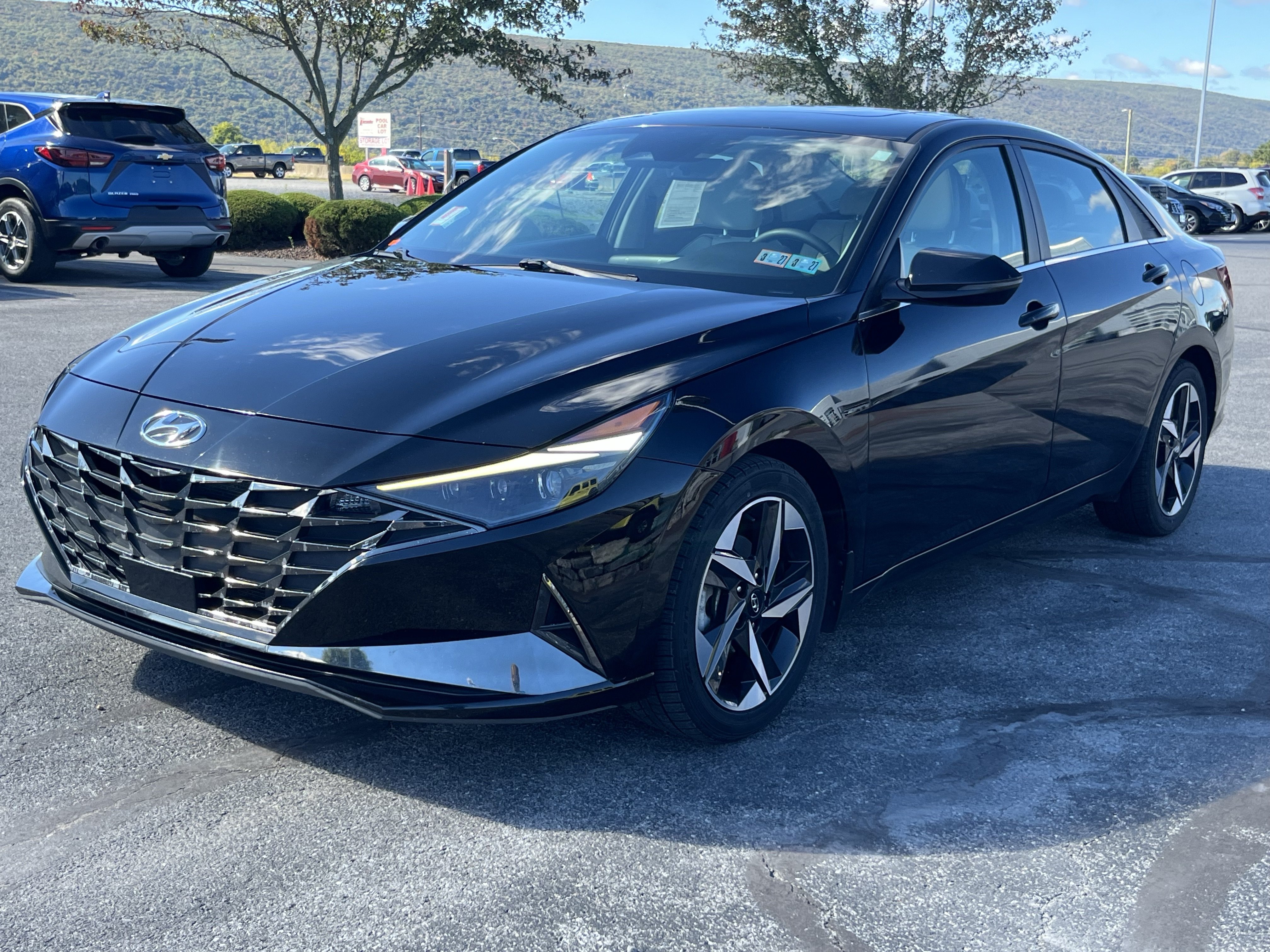 Used 2022 Hyundai Elantra Limited FWD image 10