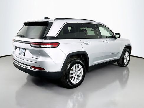 Used 2024 Jeep Grand Cherokee Laredo X w/ Trailer Tow Package AWD/4WD image 7