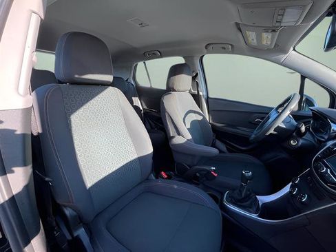 Used 2017 Chevrolet Trax LS FWD image 31