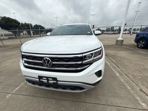 Used 2021 Volkswagen Atlas Cross Sport SE FWD image 2