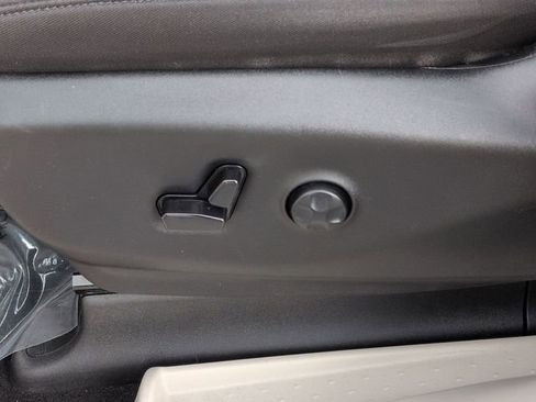 Used 2023 Chrysler Voyager LX FWD image 29