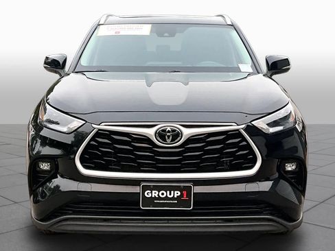 Certified 2024 Toyota Highlander XLE AWD/4WD image 4
