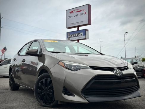 Used 2018 Toyota Corolla LE image 1