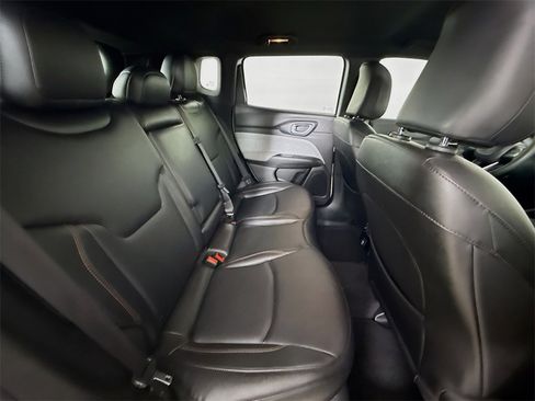 Used 2024 Jeep Compass Latitude image 25