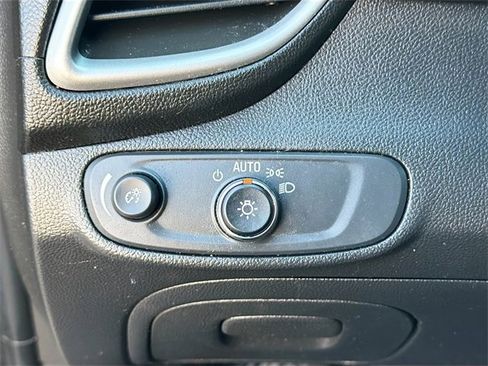 Used 2020 Chevrolet Trax LT w/ LT Convenience Package image 29