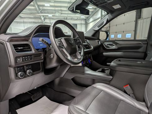 Used 2023 Chevrolet Suburban Z71 w/ Luxury Package AWD/4WD image 15
