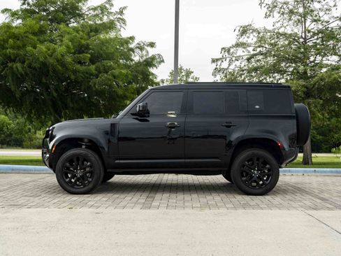 Used 2024 Land Rover Defender 110 X-Dynamic SE AWD/4WD image 6
