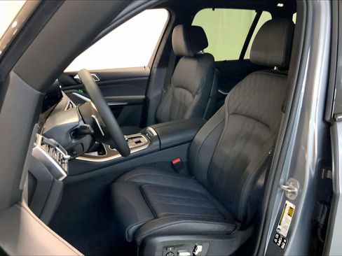 New 2026 BMW X5 M60i w/ Executive Package image 7