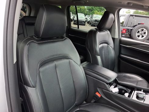 Used 2022 Jeep Grand Cherokee Limited w/ MOPAR Finishing Package AWD/4WD image 13