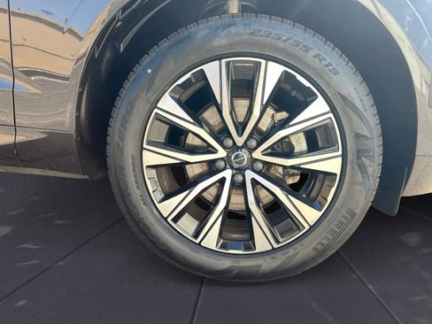 Used 2023 Volvo XC60 B5 Core w/ Climate Package FWD image 14