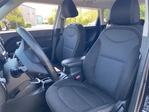 Used 2016 Kia Soul + image 14