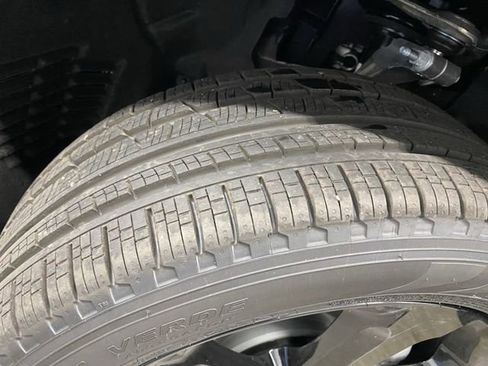 New 2025 Jeep Grand Cherokee Limited w/ Luxury Tech Group II image 41