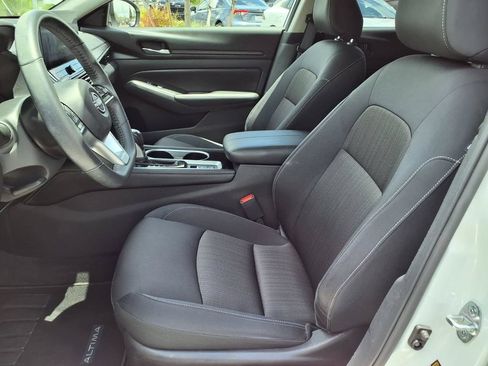 Used 2024 Nissan Altima 2.5 SV w/ SV Premium Package FWD image 26