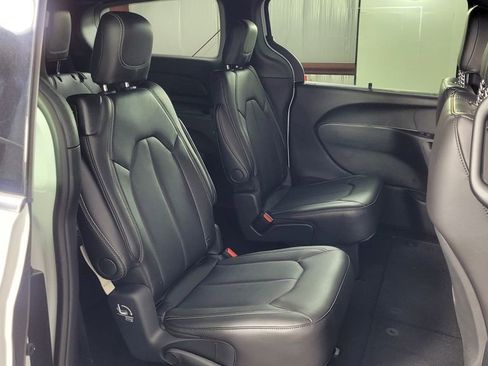 New 2026 Chrysler Pacifica Select image 33
