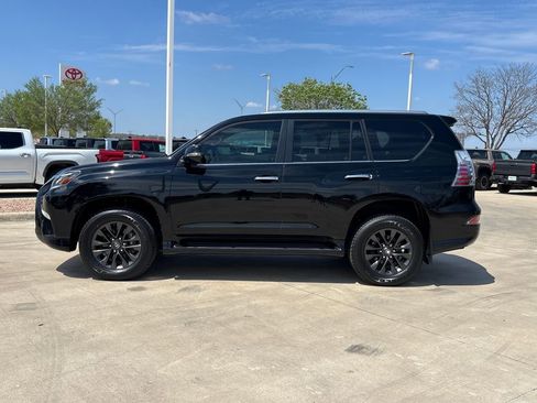 Used 2023 Lexus GX 460 Premium w/ Premium Plus Package image 2