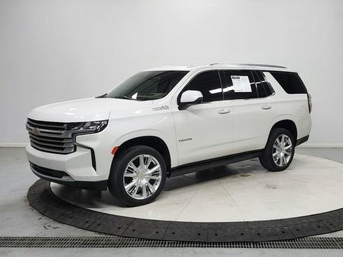 Used 2021 Chevrolet Tahoe High Country w/ Premium Package AWD/4WD image 3