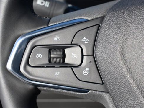 New 2026 Chevrolet Trax LT w/ Sunroof Package image 24