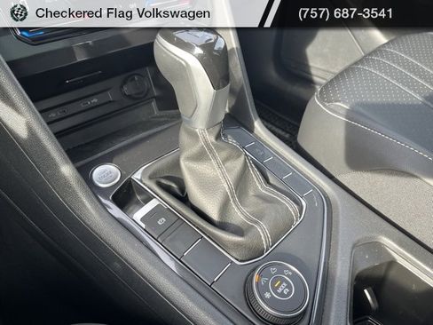 Used 2024 Volkswagen Tiguan SE image 41