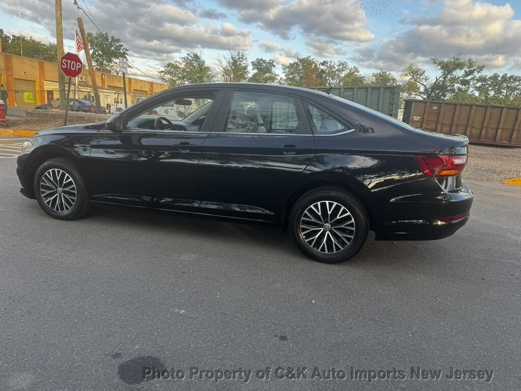 Used 2019 Volkswagen Jetta SEL w/ Cold Weather Package FWD image 2