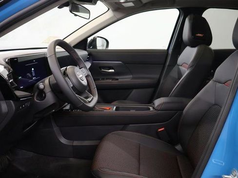 New 2025 Nissan Kicks SR w/ SR Premium Package image 9