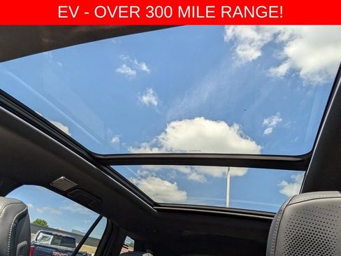 Used 2026 Cadillac Vistiq Premium Luxury w/ LPO, Floor Liner Package AWD/4WD image 47
