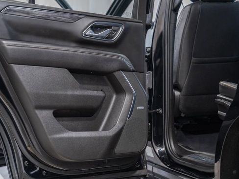 Used 2023 GMC Yukon SLT image 44