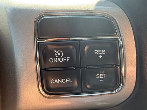 Used 2012 Jeep Grand Cherokee Laredo w/ Laredo E Group image 27