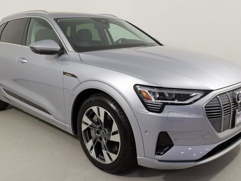 Used 2022 Audi e-tron Premium Plus w/ Premium Plus Package image 22