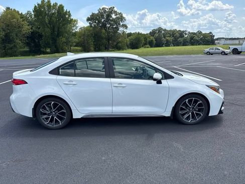 Used 2020 Toyota Corolla SE FWD image 2