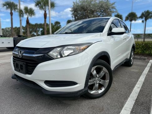 Used 2017 Honda HR-V LX image 2